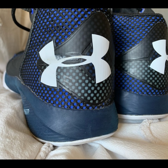 Under Amour Women 10.5 Basketball shoes / sneakers - Picture 5 of 8